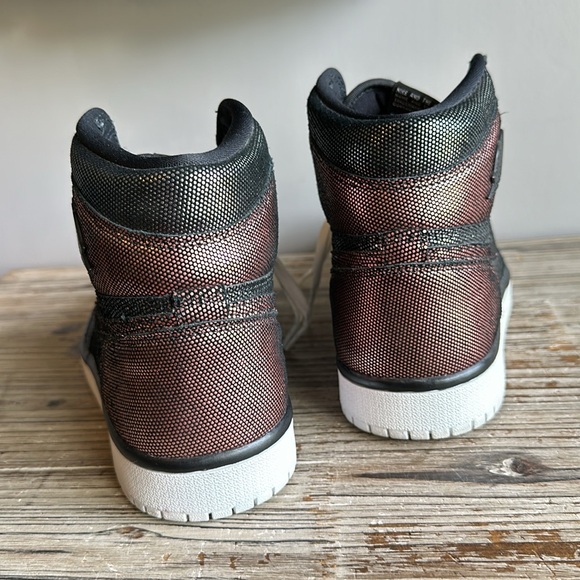 Jordan 1 Retro High Fearless 
Metallic Rose Gold size 8 like new condition - Picture 3 of 7